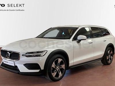 Begagnad Volvo V60 CC Pro 190 HK (139 kW) 2019 Vit Kombi