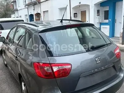Usado Seat Ibiza ST Reference 90 CV (66 kW) 2015 Gris / plata Familiar