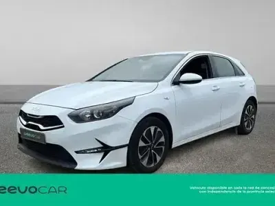 Usado Kia Ceed 100 CV (73 kW) 2024 Blanco Utilitario