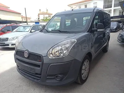 Usado Fiat Doblò Dynamic 90 CV (66 kW) 2012 Gris / plata Monovolumen