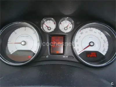 Usado Peugeot 308 CC Sport 140 CV (102 kW) 2011 Blanco Descapotable