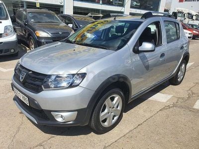 Usado Dacia Sandero Ambiance 75 CV (55 kW) 2013 Gris / plata Berlina