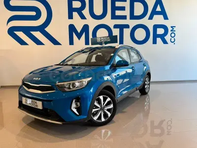 Usado Kia Stonic 100 CV (73 kW) 2022 Azul SUV