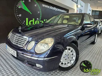 Usado Mercedes E270 Elegance 177 CV (130 kW) 2004 Azul Berlina