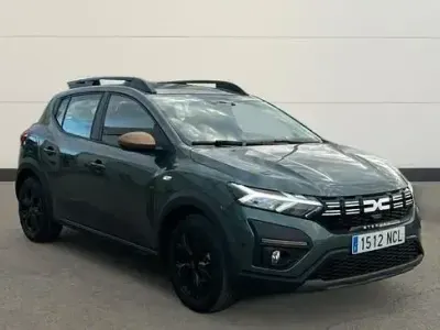 Usado Dacia Sandero Extreme 101 CV (74 kW) 2025 Verde Berlina