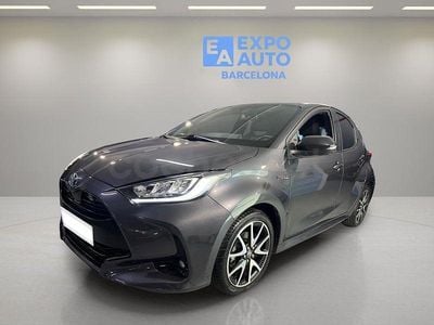 Usado Toyota Yaris Hybrid Plus 116 CV (85 kW) 2021 Gris / plata Berlina