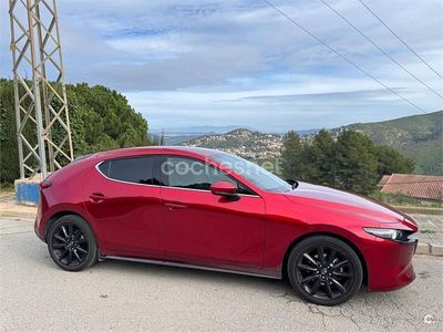 Używany Mazda 3 Exclusive-Line 186 KM (136 kW) 2024 Czerwony Sedan/Limuzyna