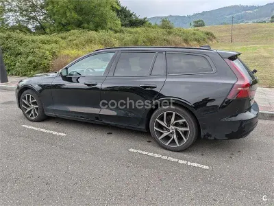 Usado Volvo V60 Momentum 120 CV (88 kW) 2019 Negro Familiar