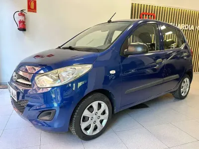 Usado Hyundai i10 Comfort 77 CV (56 kW) 2013 Azul Utilitario