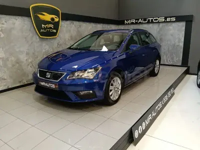 Usado Seat Leon Style 115 CV (84 kW) 2019 Azul Familiar