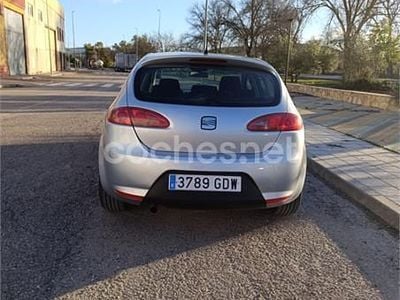 Usado Seat Leon Sport 105 CV (77 kW) 2008 Gris / plata Utilitario
