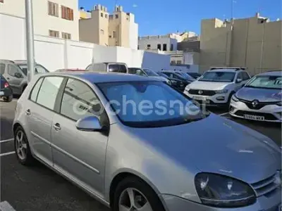 Usado VW Golf IV Trendline 102 CV (75 kW) 2005 Gris / plata Berlina