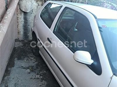 Usado VW Polo Conceptline 60 CV (44 kW) 2000 Blanco Berlina