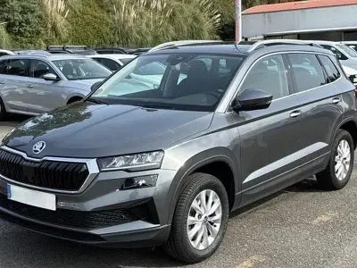 Usado Skoda Karoq Ambition 150 CV (110 kW) 2022 Gris / plata SUV