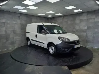 Usado Fiat Doblò 95 CV (69 kW) 2019 Blanco Monovolumen