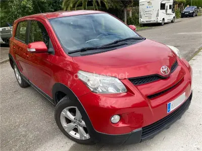 Usado Toyota Urban Cruiser Active 90 CV (66 kW) 2010 Granate Utilitario
