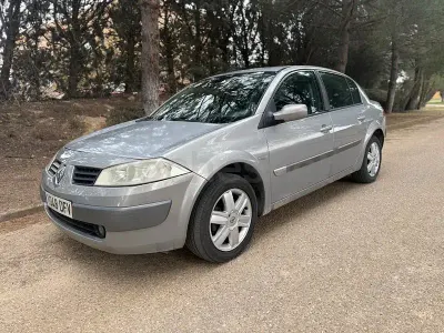 Begagnad Renault Mégane Authentique 120 HK (88 kW) 2005 Beige Sedan
