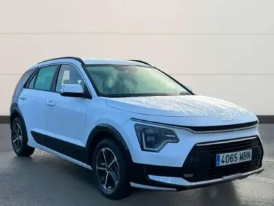 Usado Kia Niro 141 CV (103 kW) 2022 Blanco SUV