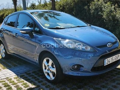 Usado Ford Fiesta Ghia 90 CV (66 kW) 2009 Azul Utilitario