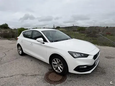 Usado Seat Leon Reference 115 CV (84 kW) 2021 Blanco Berlina