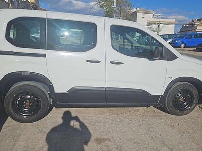 Usado Peugeot Rifter Active 102 CV (75 kW) 2021 Blanco Monovolumen
