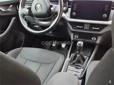 Usado Skoda Kamiq Ambition 110 CV (80 kW) 2021 Gris / plata SUV