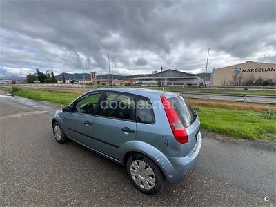 Azul Usado 2005 Ford Fiesta Berlina | 2500 € (Un poco caro)