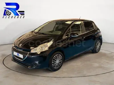 Usado Peugeot 208 Active 82 CV (60 kW) 2013 Negro Utilitario