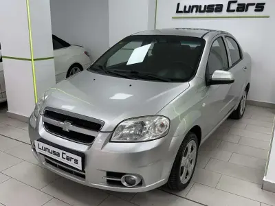 Usado Chevrolet Aveo LS 101 CV (74 kW) 2009 Gris / plata Berlina