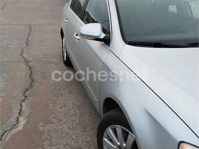 Usado VW Passat Trendline 140 CV (102 kW) 2006 Gris / plata Berlina