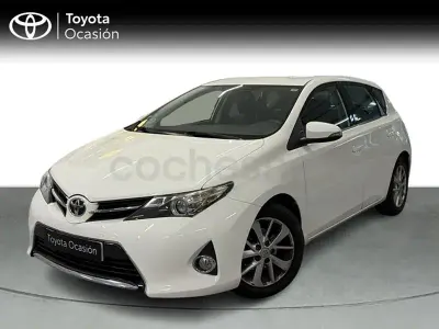 Usado Toyota Auris Active 90 CV (66 kW) 2014 Blanco Berlina