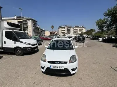 Usado Ford Fiesta Ambiente 70 CV (51 kW) 2007 Blanco Utilitario