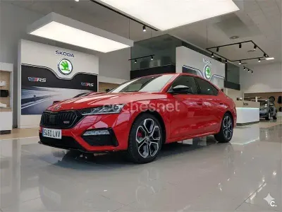 Usado Skoda Octavia RS 245 CV (180 kW) 2022 Rojo Berlina