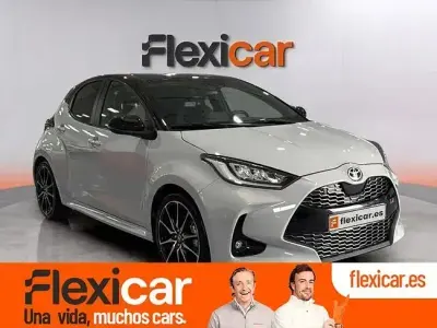 Usado Toyota Yaris Hybrid Plus 116 CV (85 kW) 2022 Blanco