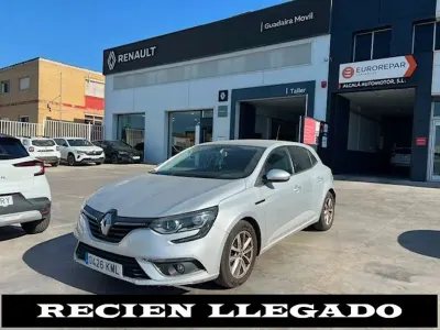 Usado Renault Mégane 101 CV (74 kW) 2018 Gris Utilitario