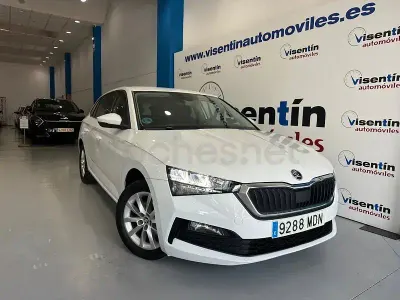 Usado Skoda Scala Ambition 110 CV (80 kW) 2023 Blanco Utilitario