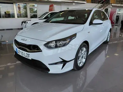 Usado Kia Ceed 100 CV (73 kW) 2022 Blanco Utilitario