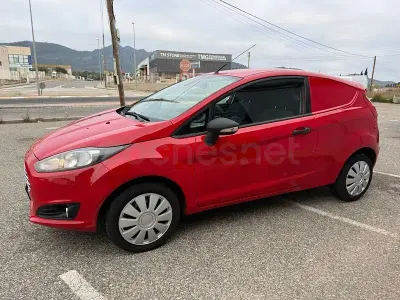 Usado Ford Fiesta Trend 75 CV (55 kW) 2013 Rojo Berlina