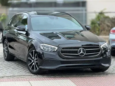Usado Mercedes E220 194 CV (142 kW) 2022 Negro Familiar
