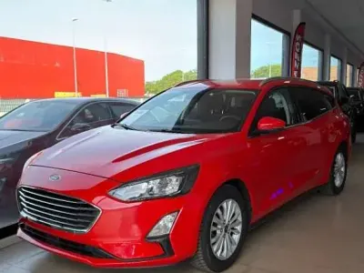 Käytetty Ford Focus Titanium 120 HP (88 kW) 2022 Punainen Farmari