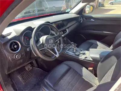 Usado Alfa Romeo Stelvio Executive 210 CV (154 kW) 2019 Rojo SUV