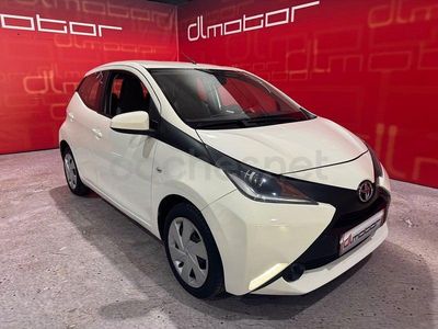 Usado Toyota Aygo X-play 69 CV (50 kW) 2017 Blanco Utilitario