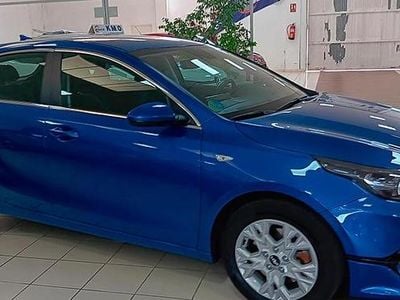 Usado Kia Ceed 136 CV (100 kW) 2024 Blue flame Utilitario