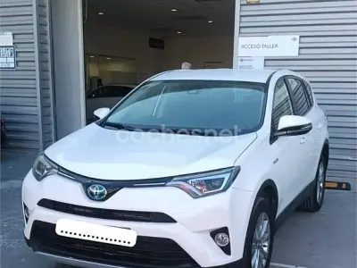 Usado Toyota RAV4 Hybrid Advance 197 CV (144 kW) 2017 Blanco SUV
