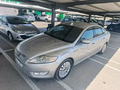 Usado Ford Mondeo Trend 140 CV (102 kW) 2009 Gris / plata Berlina