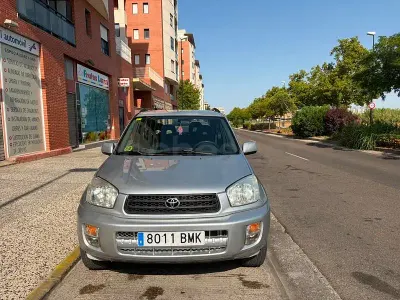 Usado Toyota RAV4 Luna 125 CV (91 kW) 2001 Gris / plata SUV