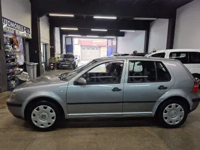 Usado VW Golf IV Conceptline 105 CV (77 kW) 2003 Gris / plata Berlina