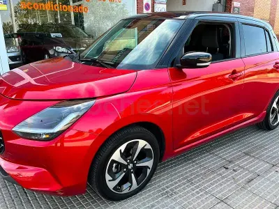 Usado Suzuki Swift 83 CV (61 kW) 2025 Rojo Utilitario