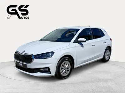 Usado Skoda Fabia Selection 115 CV (84 kW) 2025 Blanco Utilitario