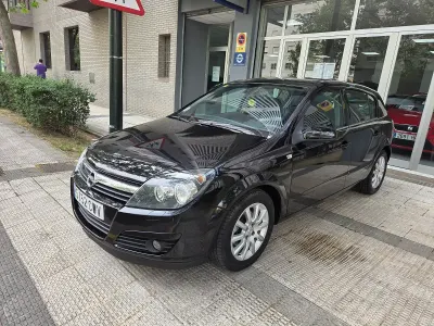 Usado Opel Astra Elegance 105 HP (77 kW) 2004 Preto Citadino